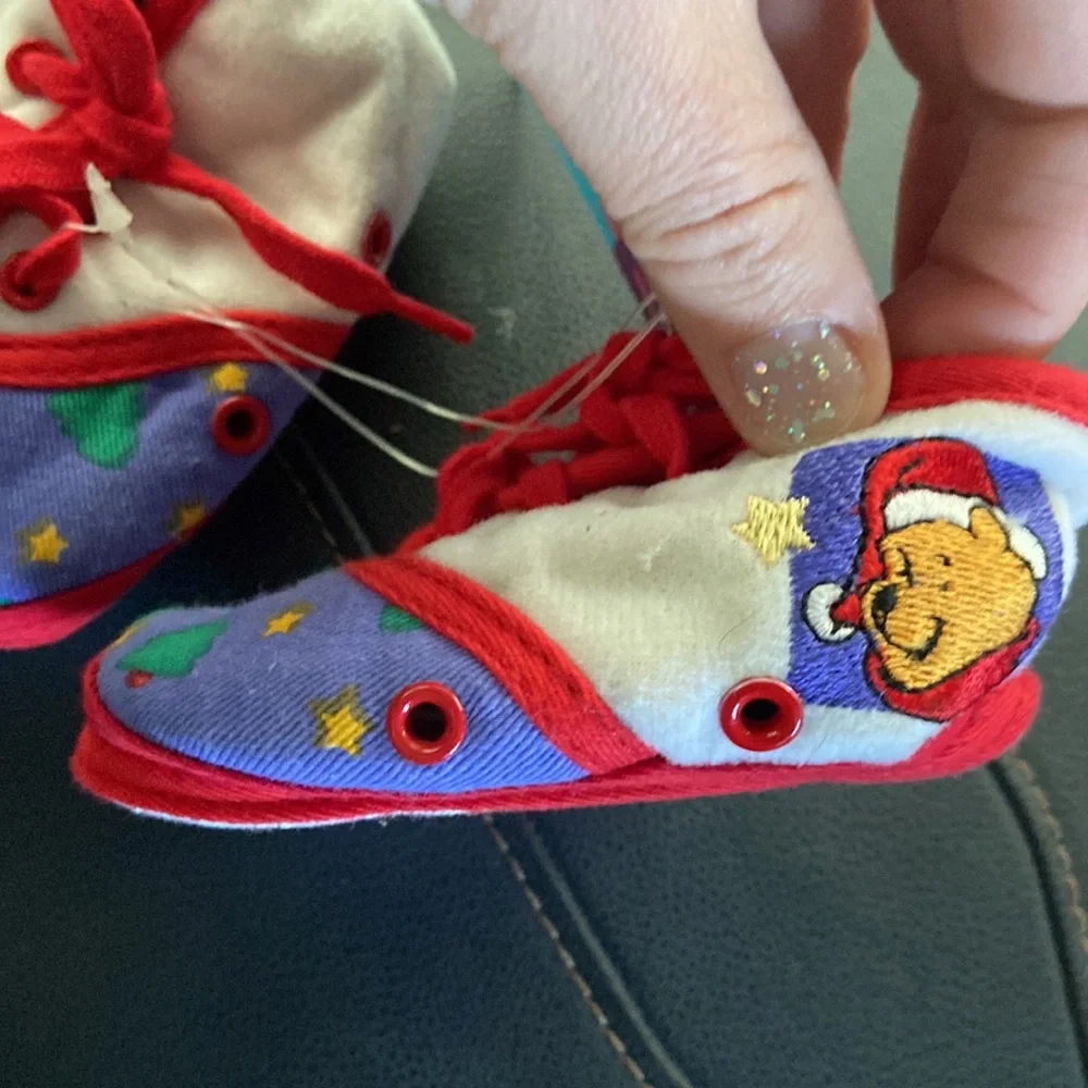 RARE Winnie the Pooh Baby Shoes Christmas 12-18 months 90s Vintage DISNEY NWT
